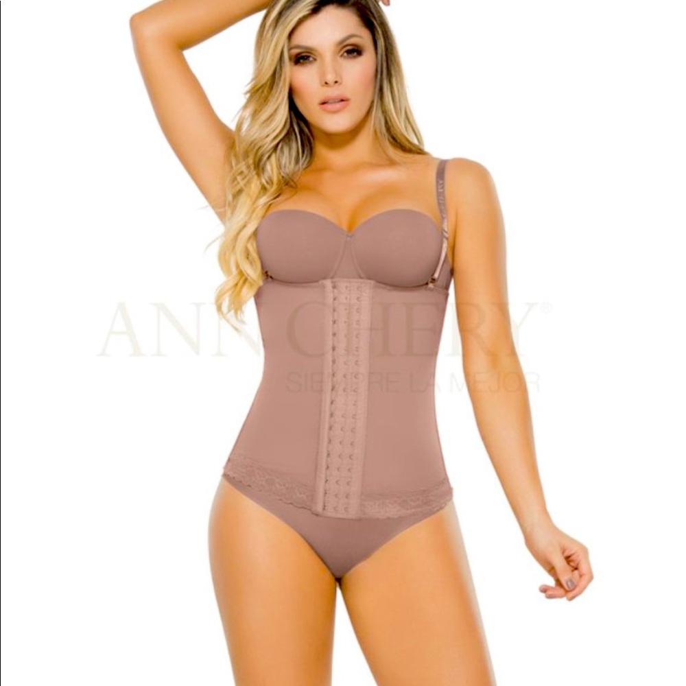 ❗️NEW❗️NEVER WORN❗️ SHORT COLOMBIAN GIRDLE/FAJA